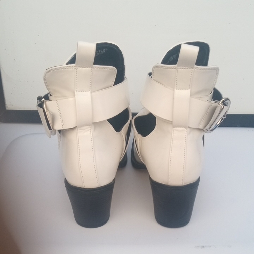 Truffle Women's White Ankle Boots Booties, Size 8 (US) - Picture 4 of 12